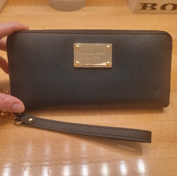 Michael Kors Handbags - Michael Kors Zip Around Continental Jet Set Wallet / Wristlet Black